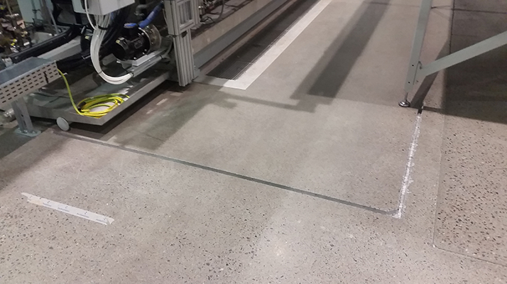 golvslipning_diamanten Diamanten Håltagning AB erbjuder tjänster inom golvslipning. Bortslipning av mattlim eller göra slitna betonggolv som nya! Tekniken, som kallas superfloor, innebär att vi slipar ned betongen till en slitstark, polerad yta. Slipp flerskiktsgolv och minimera kostnaden med en hållbar och miljövänlig teknik.