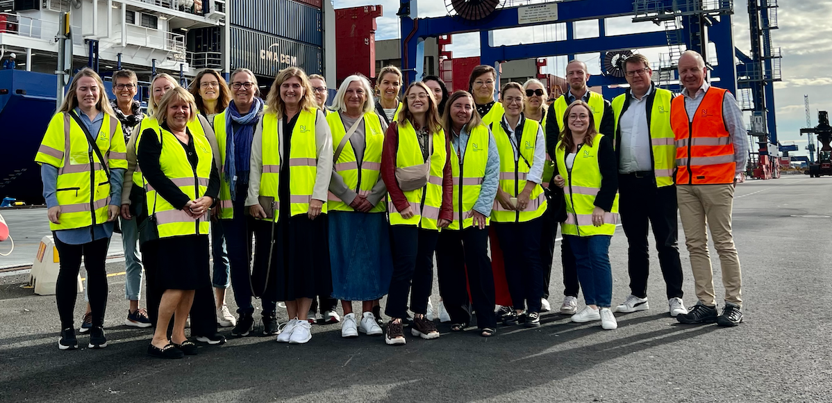 Besök i Norrköpings hamn för att prata om internationell handel och utbildning.