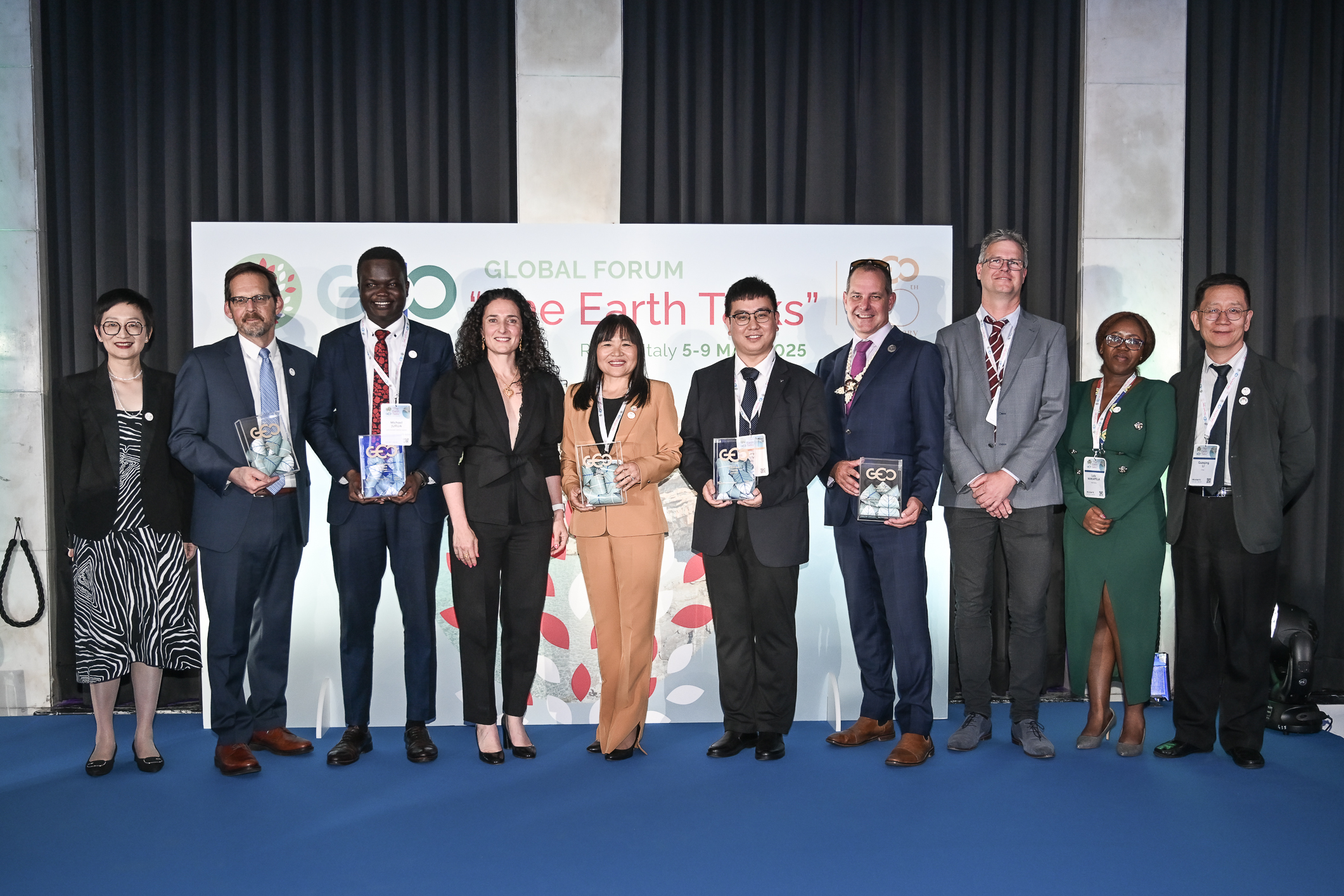 photo four women and six men at the Award ceremony at GEO Global Forum in Rome on 7 May 2025